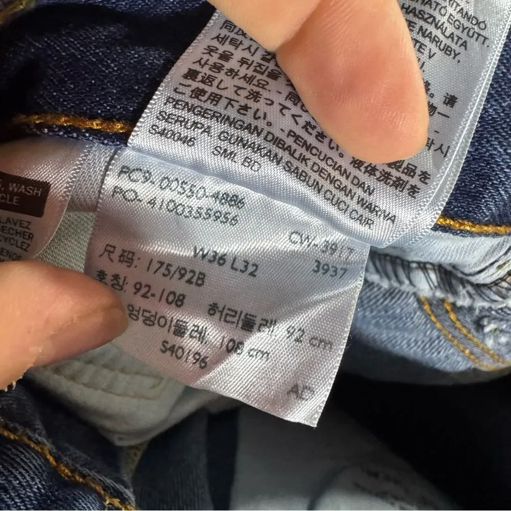 Levi's 36x32 550 Medium Wash Relaxed Fit Jeans
